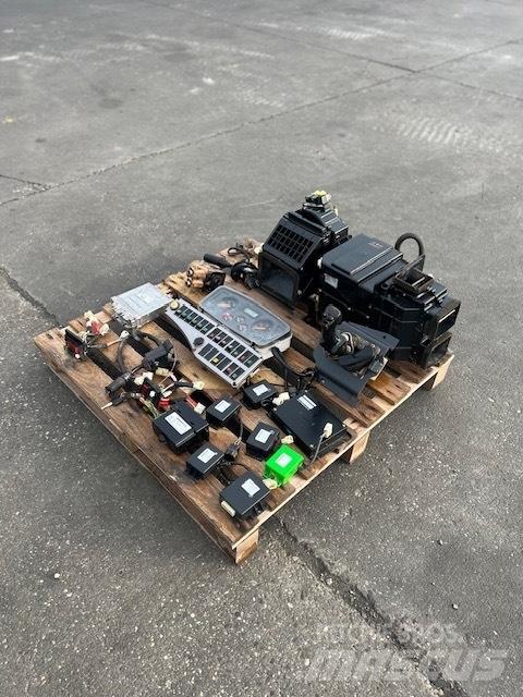 Doosan DL 400 Ηλεκτρονικά