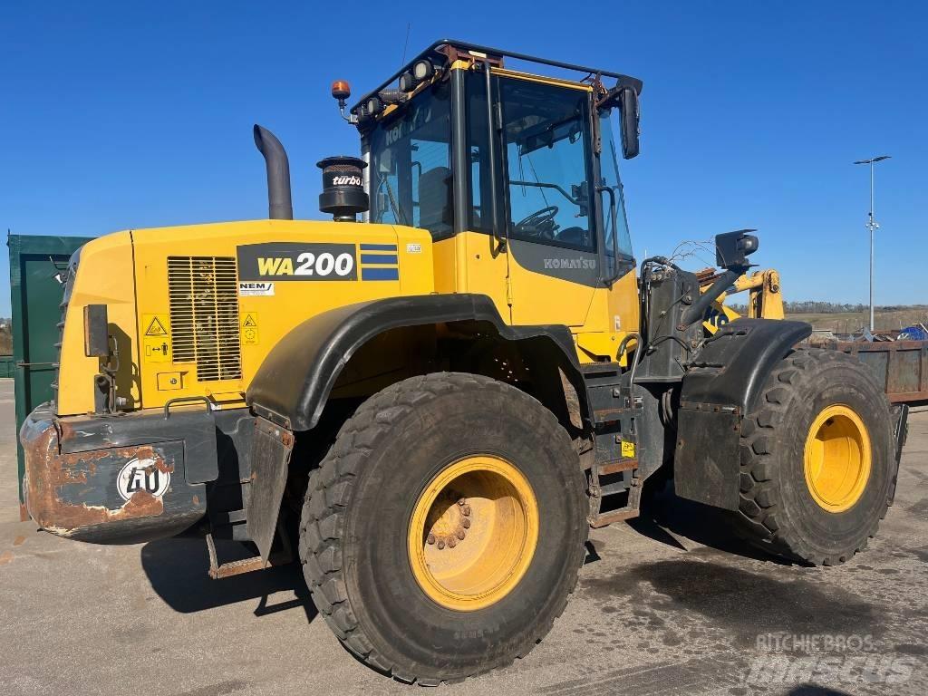Komatsu WA 200-7 Εκσκαφείς με ερπύστριες