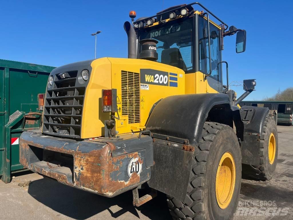 Komatsu WA 200-7 Εκσκαφείς με ερπύστριες
