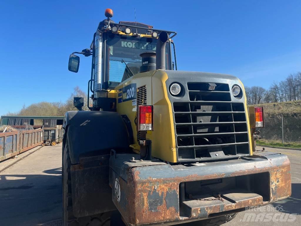 Komatsu WA 200-7 Εκσκαφείς με ερπύστριες