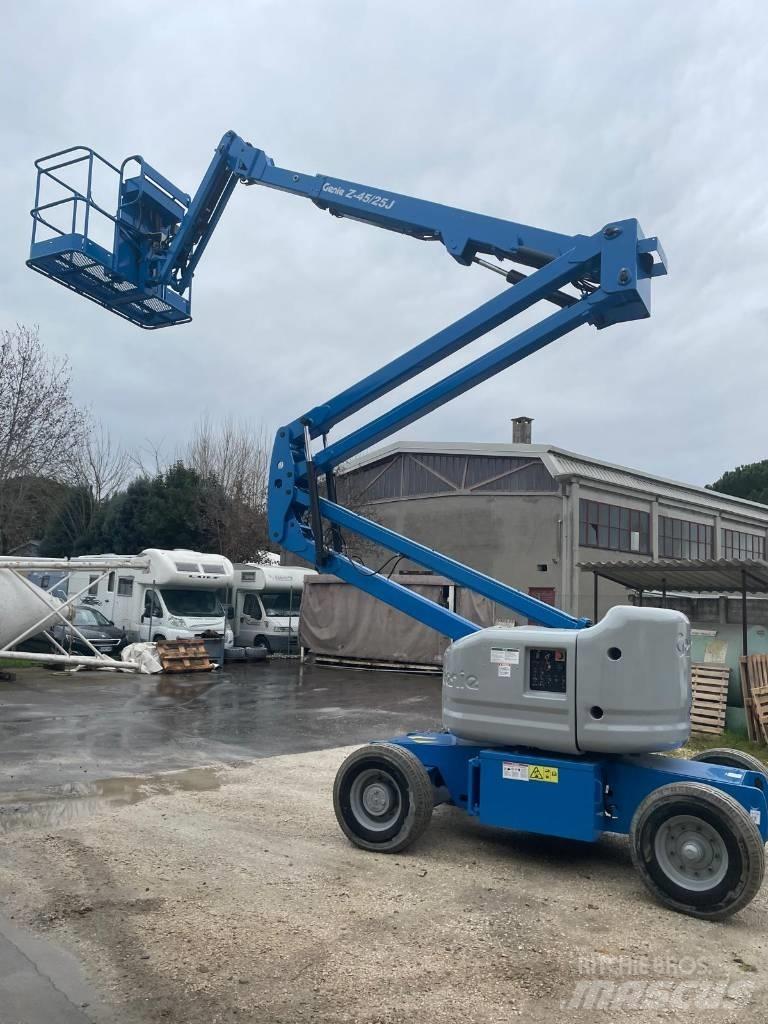 Genie Z 45/25 DC Ανυψωτήρες με αρθρωτό βραχίονα