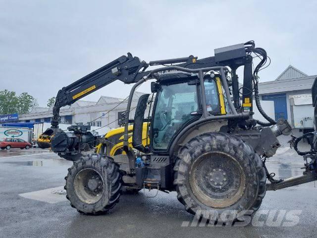 Valtra N153 Τρακτέρ δασοπονίας