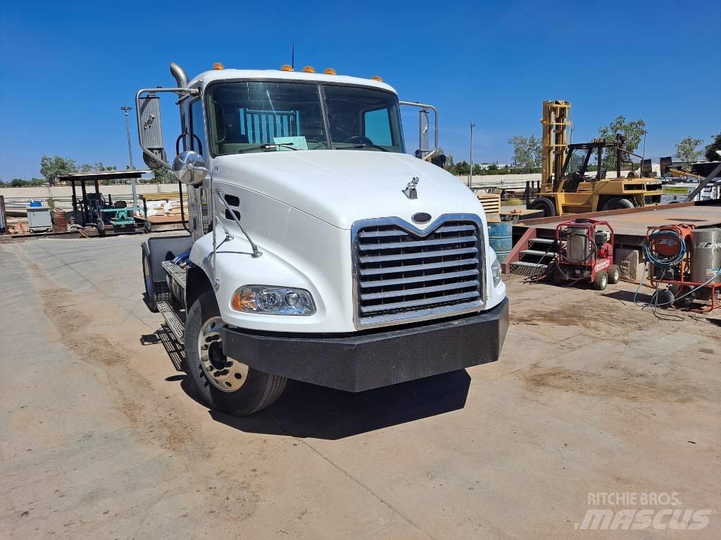 Mack CX612 Τράκτορες