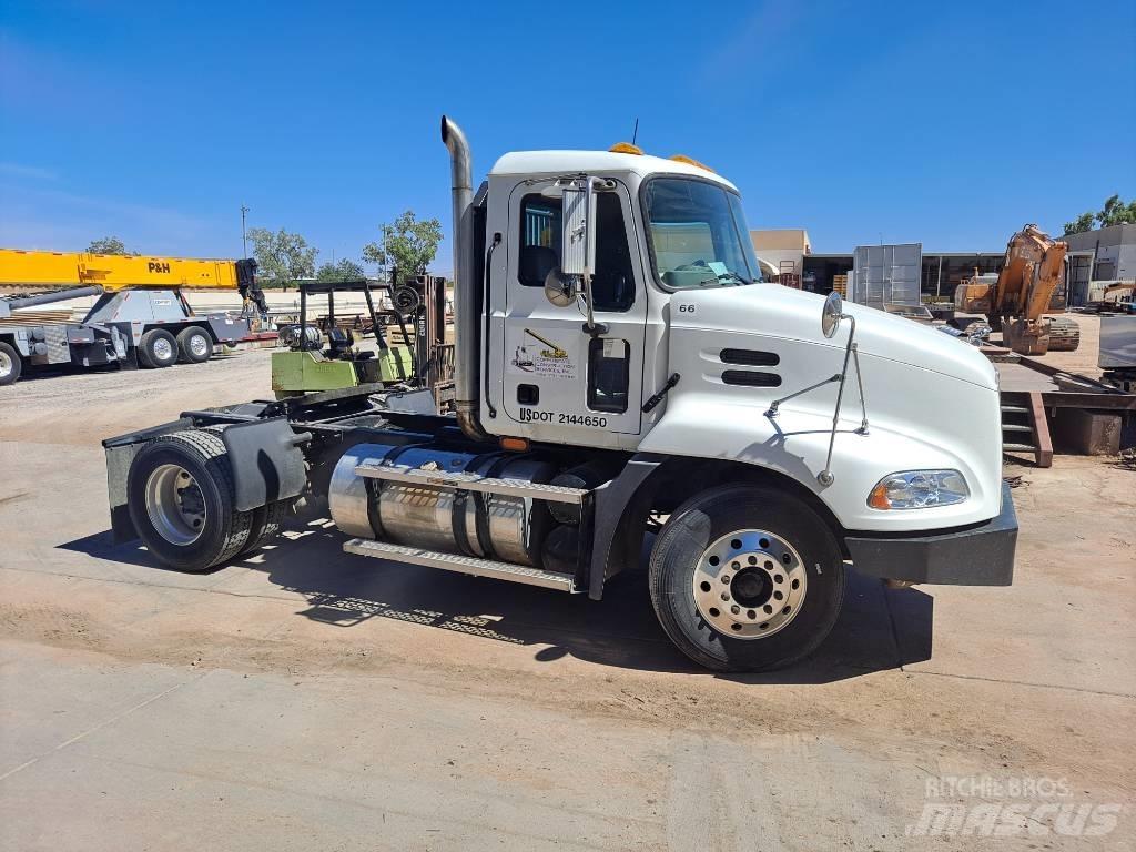 Mack CX612 Τράκτορες