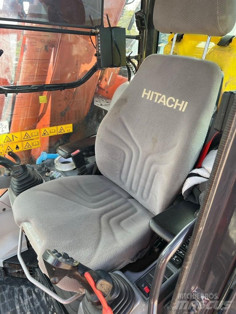 Hitachi ZX 135 US-6 Εκσκαφείς με ερπύστριες
