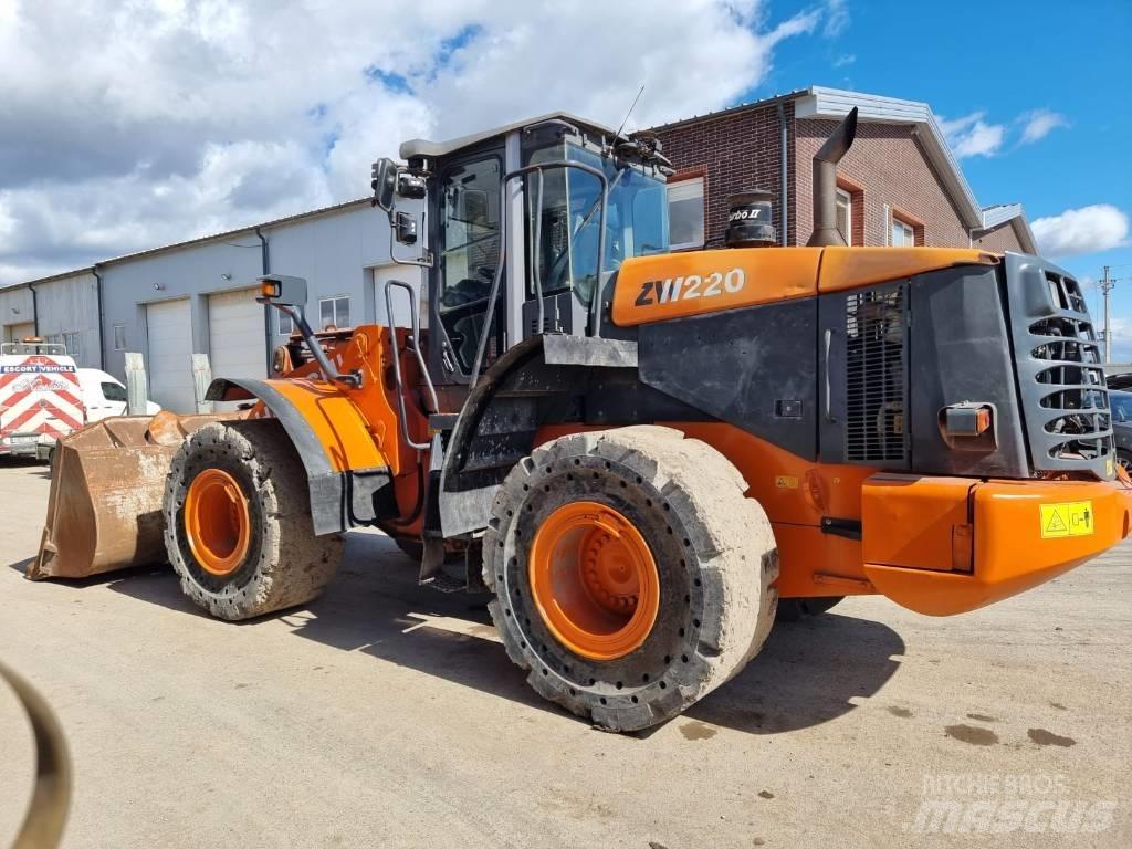 Hitachi ZW 220 Φορτωτές με λάστιχα (Τροχοφόροι)