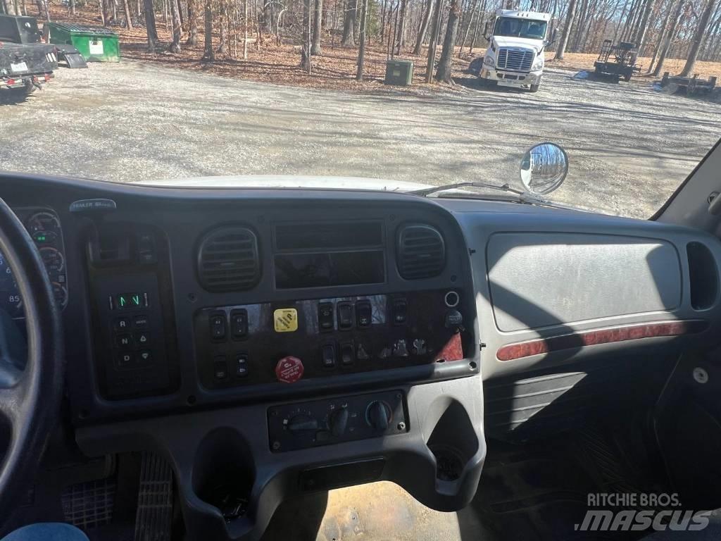 Freightliner M2106 Τράκτορες
