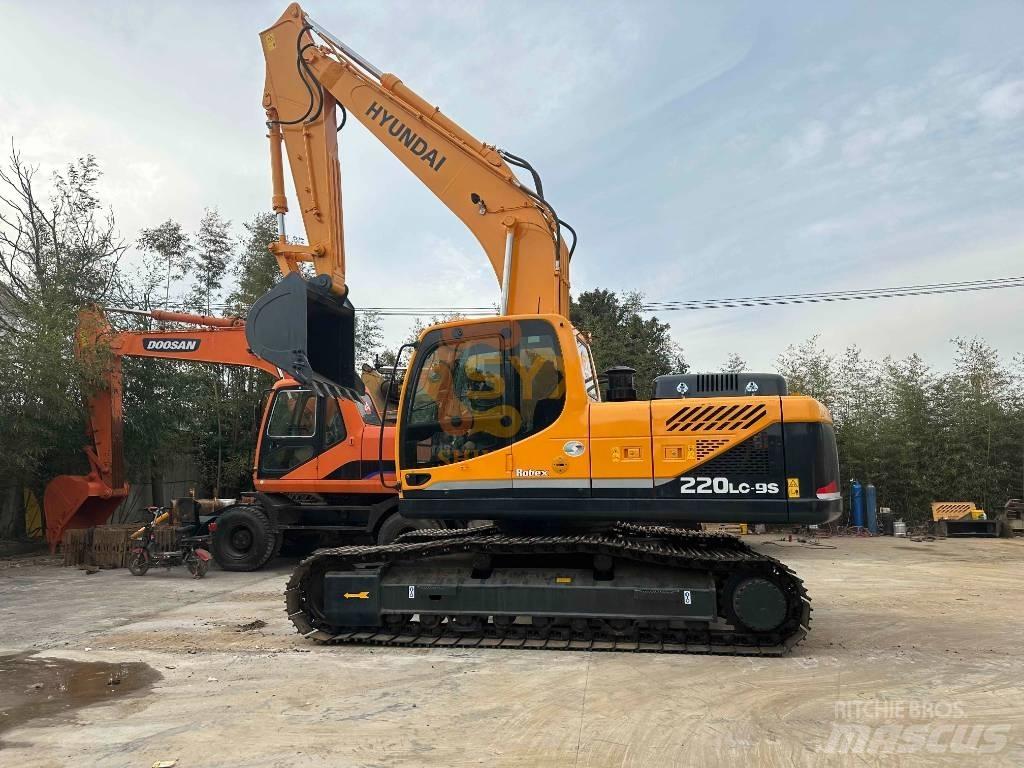 Hyundai R220 Εκσκαφείς με ερπύστριες