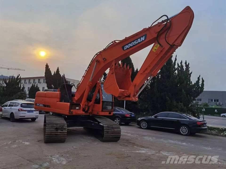 Doosan DX 225 Εκσκαφείς με ερπύστριες