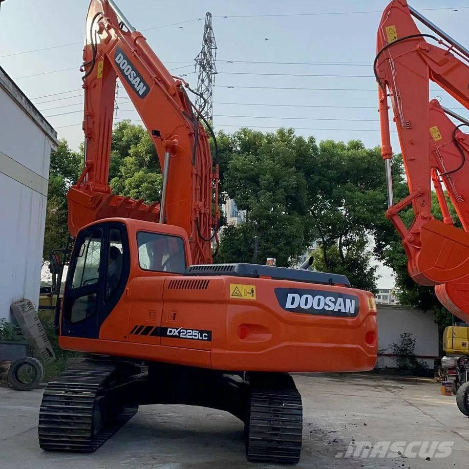 Doosan DX 225 Εκσκαφείς με ερπύστριες