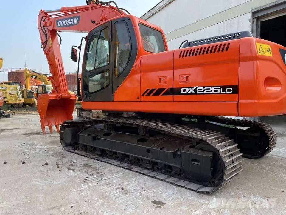 Doosan DX 225 Εκσκαφείς με ερπύστριες
