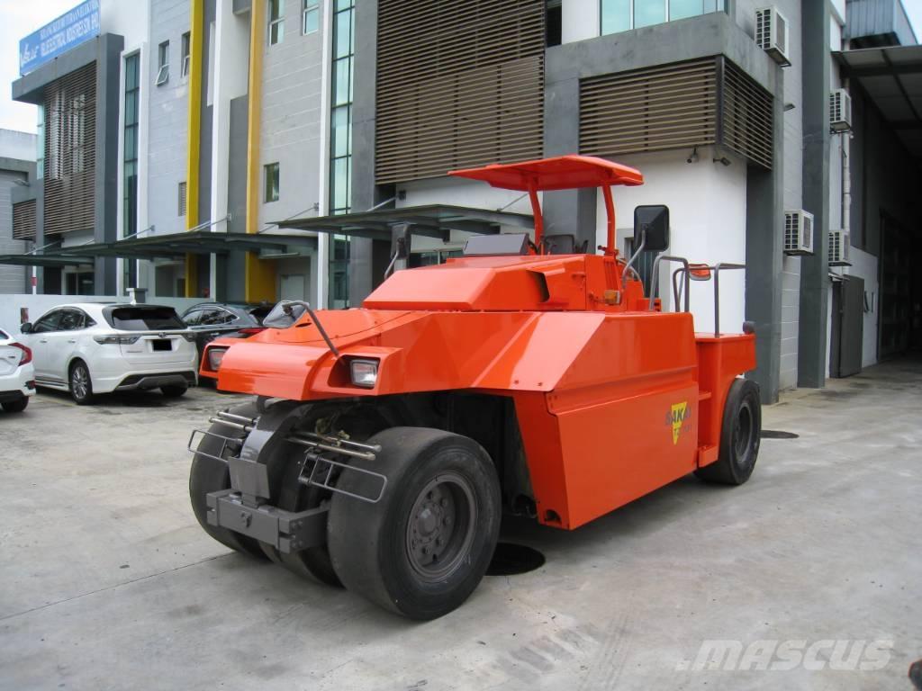 Sakai TZ 701 Κύλινδροι με επίσωτρα με αέρα