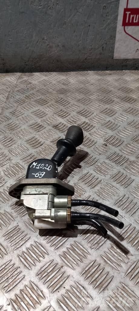 MAN TGA  81523156171 Καμπίνες και εσωτερικό
