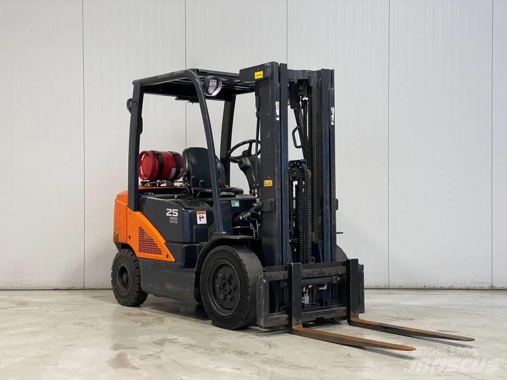 Doosan G25N-7 Περονοφόρα ανυψωτικά κλαρκ με φυσικό αέριο LPG