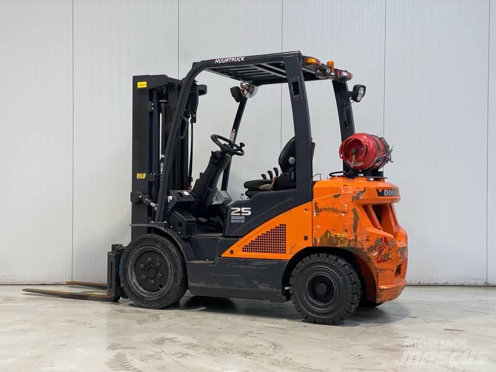 Doosan G25N-7 Περονοφόρα ανυψωτικά κλαρκ με φυσικό αέριο LPG
