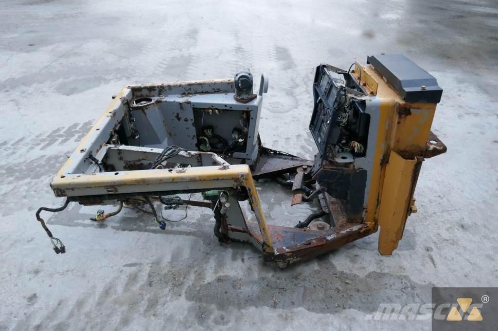 CAT 220-2800 Καμπίνες και εσωτερικό