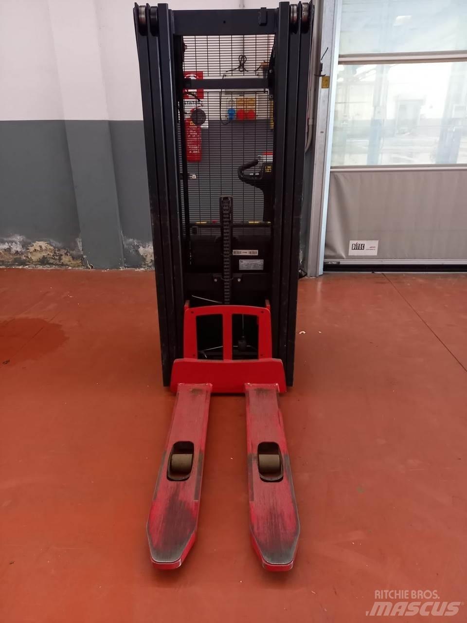 Hyster S1.2 Παλετοφόρα πεζού χειριστή με ιστό