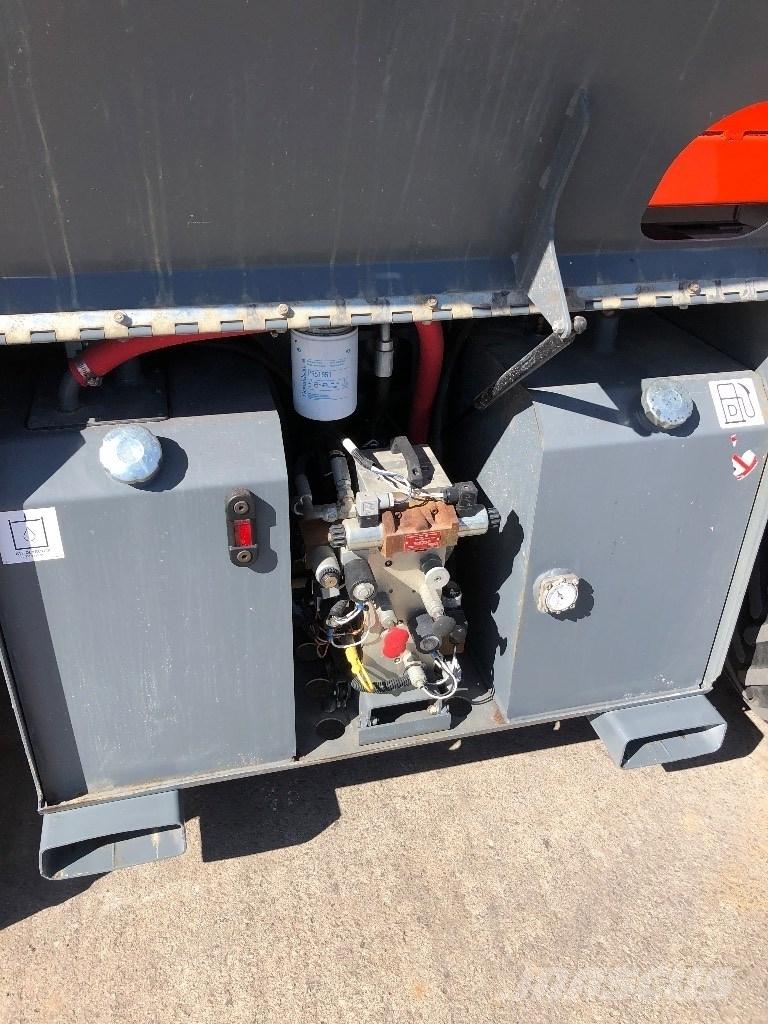 SkyJack SJ 6826 RT Ανυψωτήρες ψαλιδωτής άρθρωσης