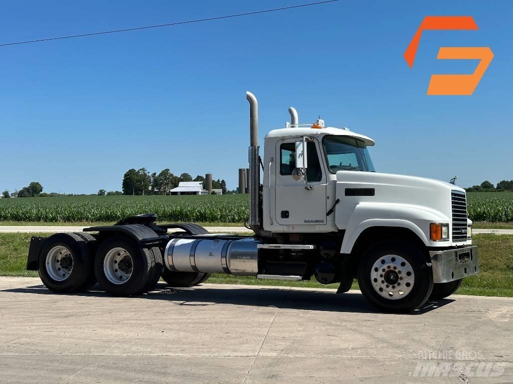 Mack CH 613 Τράκτορες