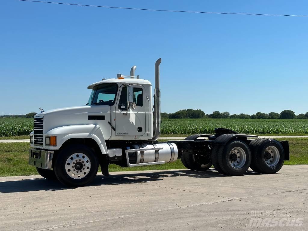 Mack CH 613 Τράκτορες