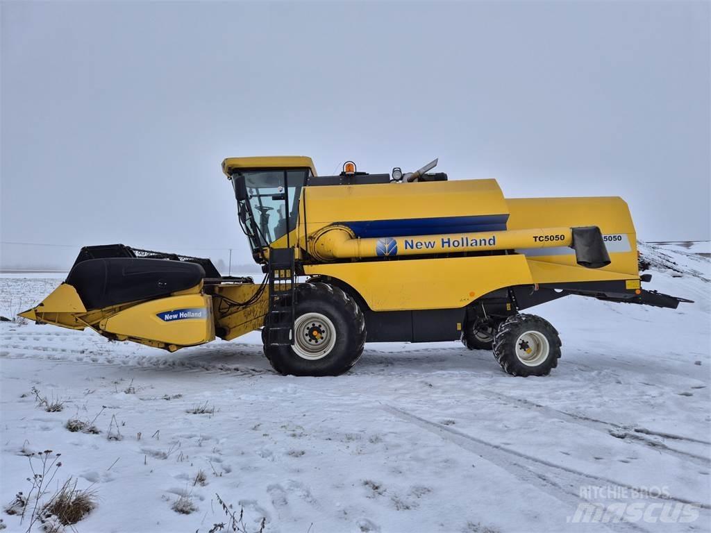 New Holland TC5050 Θεριζοαλωνιστικές μηχανές