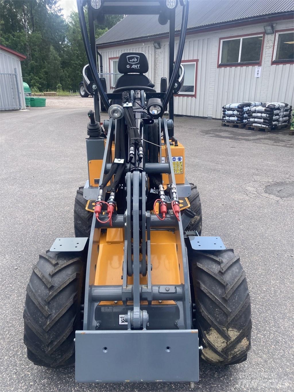 GiANT G1100 Φορτωτές πολλαπλών χρήσεων