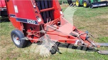 Case IH 8420 Πρέσες κυλινδρικών δεμάτων