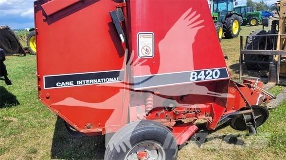 Case IH 8420 Πρέσες κυλινδρικών δεμάτων