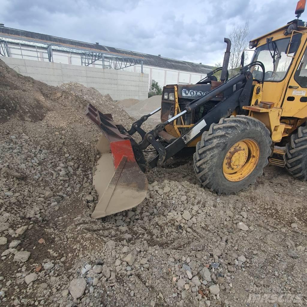 Volvo BM 6900 Εκσκαφείς Φορτωτές τύπου JCB