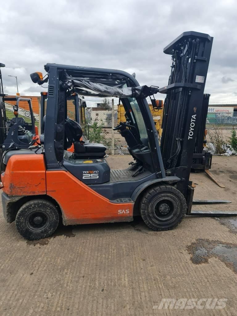 Toyota 02-8 FGF 25 Περονοφόρα ανυψωτικά κλαρκ με φυσικό αέριο LPG