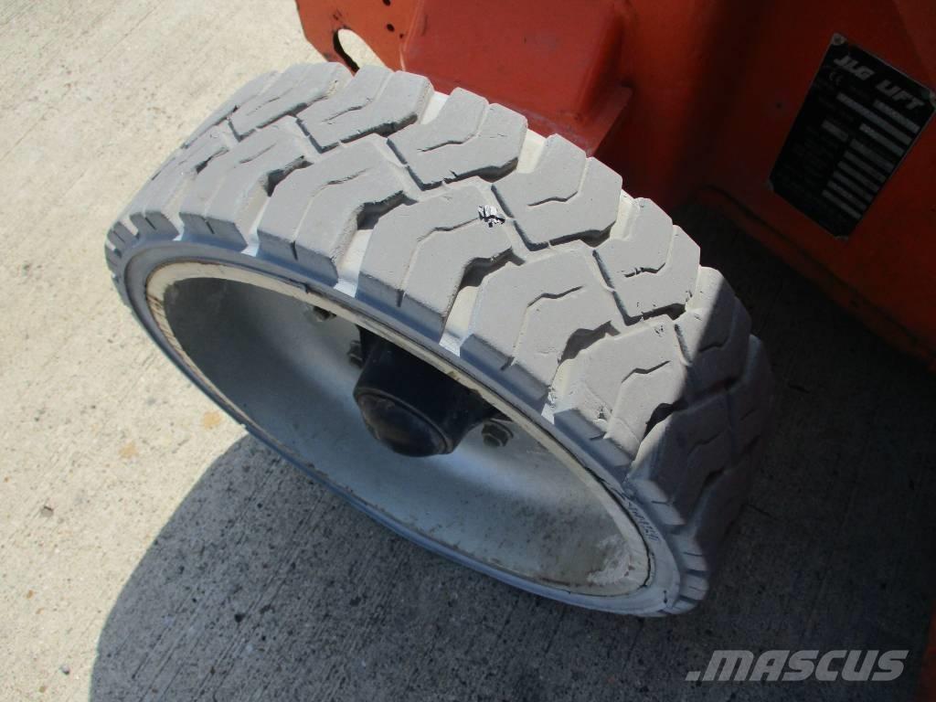 JLG E400 AJPN (687) Compact self-propelled boom lifts