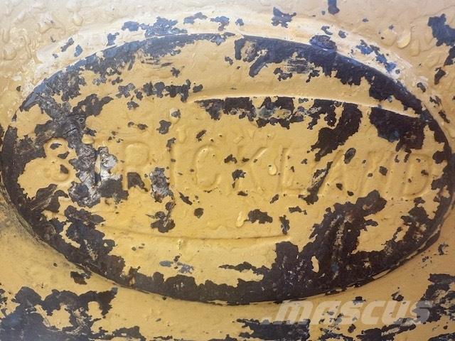 Strickland 50 MM Εκσκαφείς