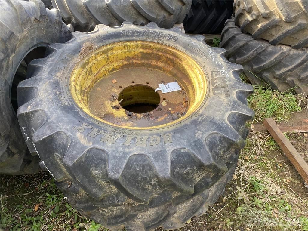  380/85R30 Ελαστικά και ζάντες