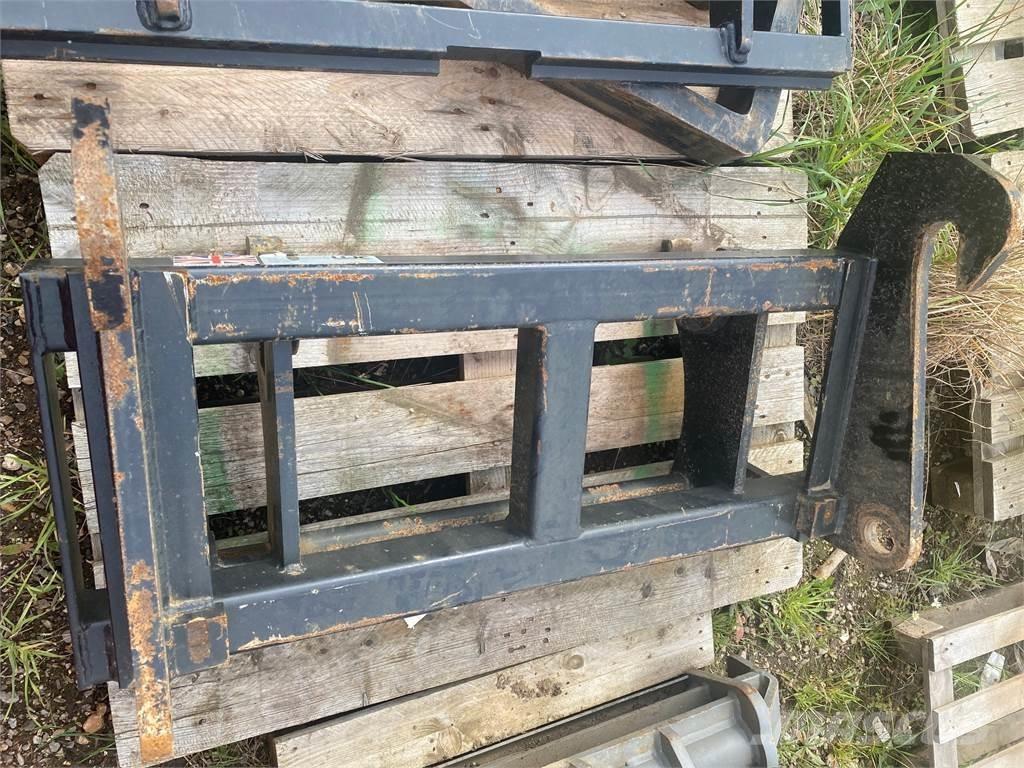  ADAPTOR PLATE Συστήματα τηλεχειρισμού για τη γεωργία