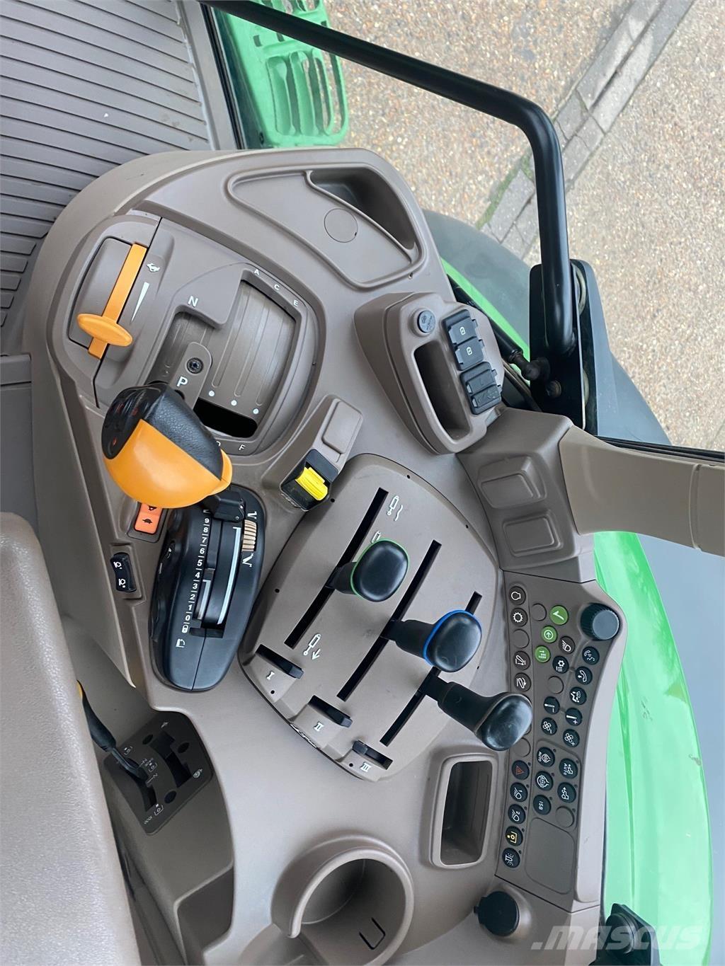 John Deere 6130M Τρακτέρ