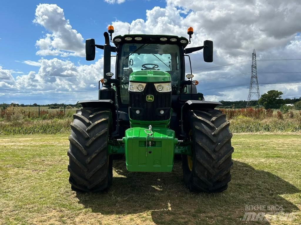 John Deere 6215R Τρακτέρ