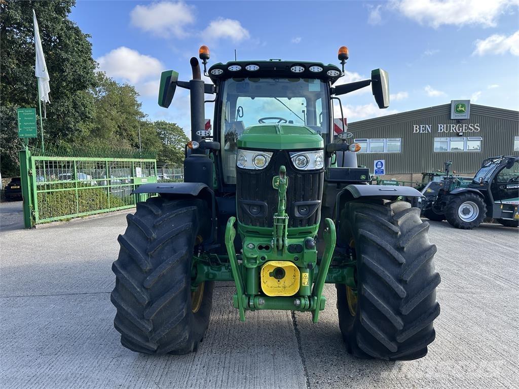 John Deere 6R215 Τρακτέρ