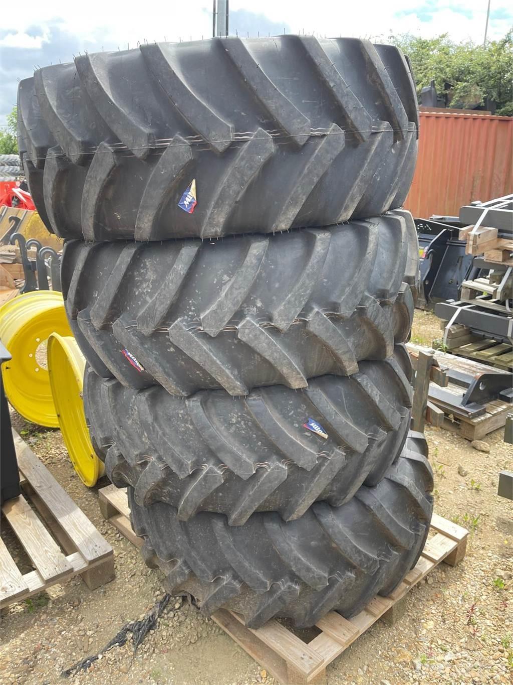 John Deere TYRES Άλλα γεωργικά μηχανήματα