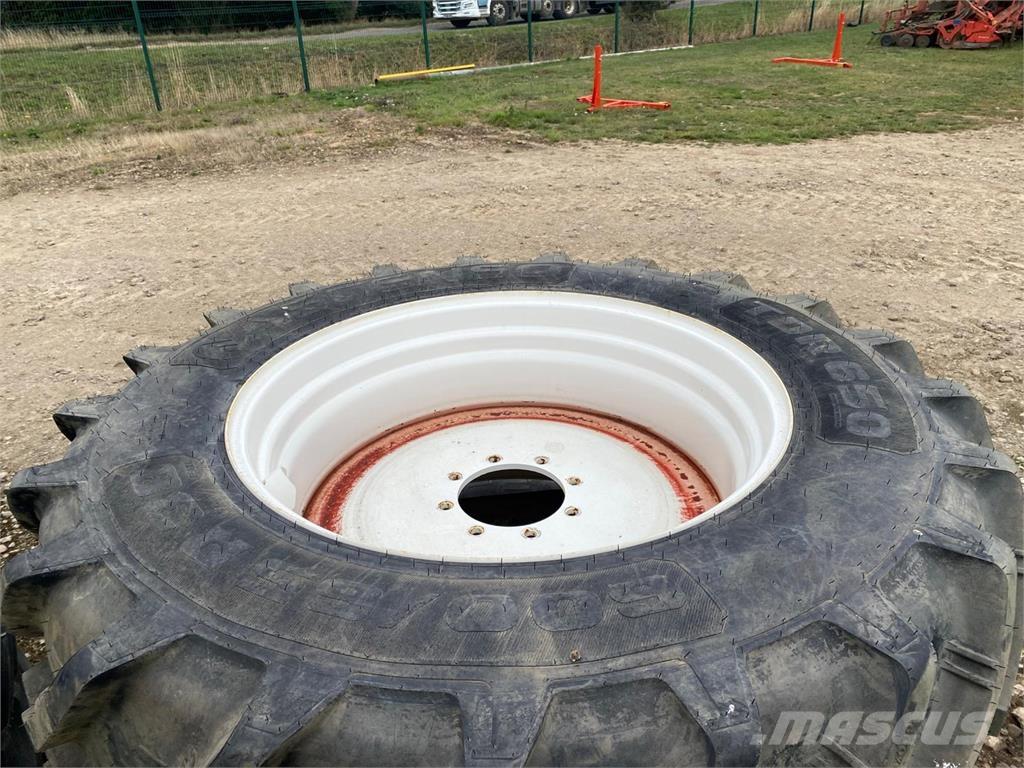 Kuhn 600/65R38 Ελαστικά και ζάντες