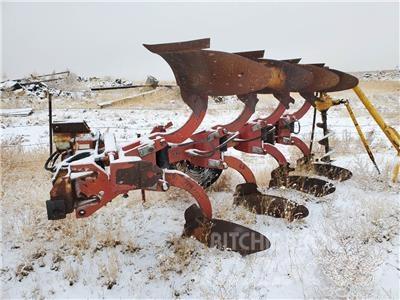 Case IH 145 Συμβατικά άροτρα