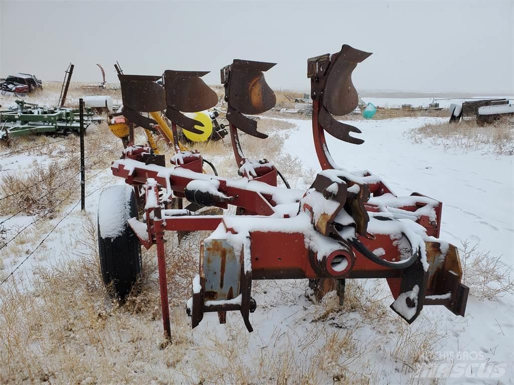 Case IH 145 Συμβατικά άροτρα