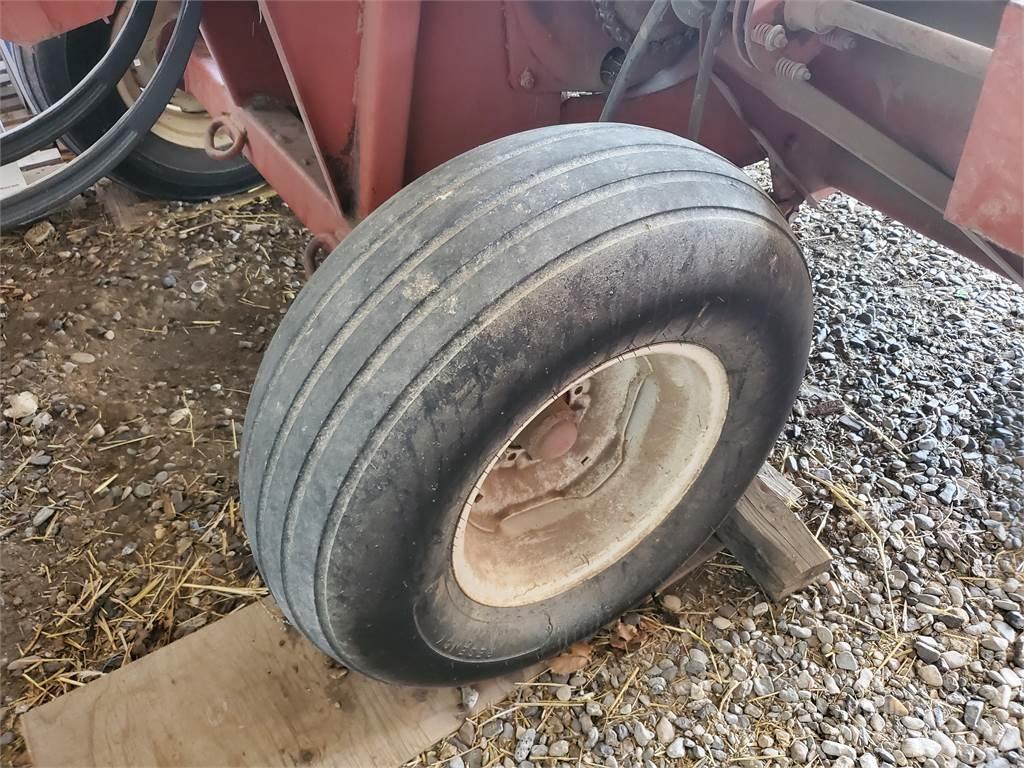 Hesston 4650 Πρέσες κυλινδρικών δεμάτων