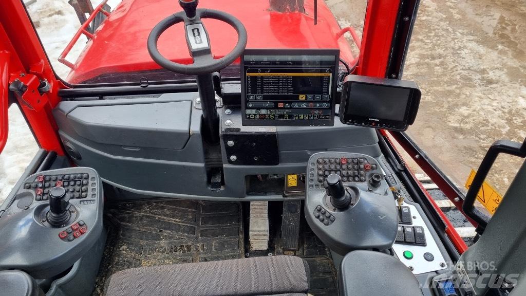 Komatsu 895 Μεταφορείς ξυλείας