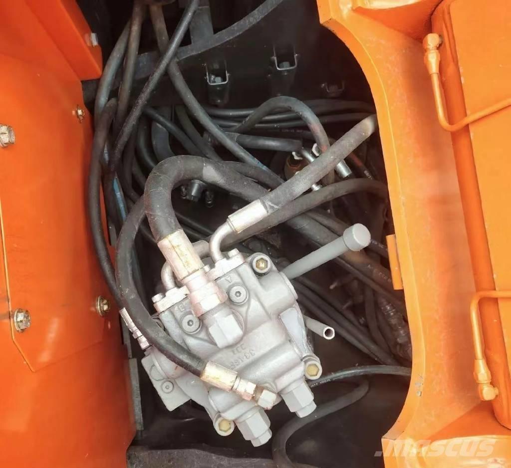 Hitachi 135US-6 Εκσκαφείς με ερπύστριες