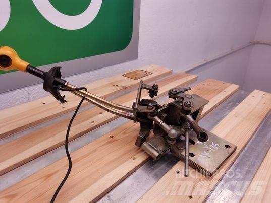 JCB 537-125 joystick Καμπίνες και εσωτερικό