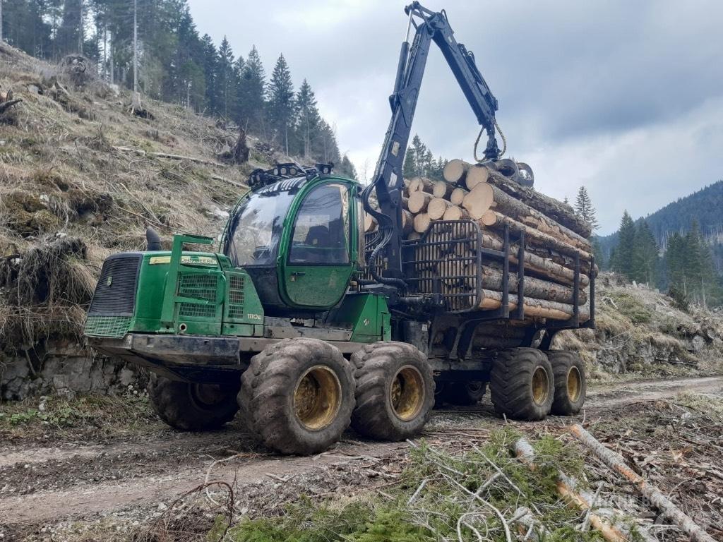 John Deere 1110 E Μεταφορείς ξυλείας