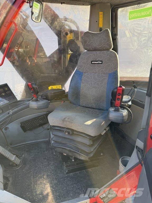 Komatsu 931 XC Θεριζοαλωνιστικές μηχανές