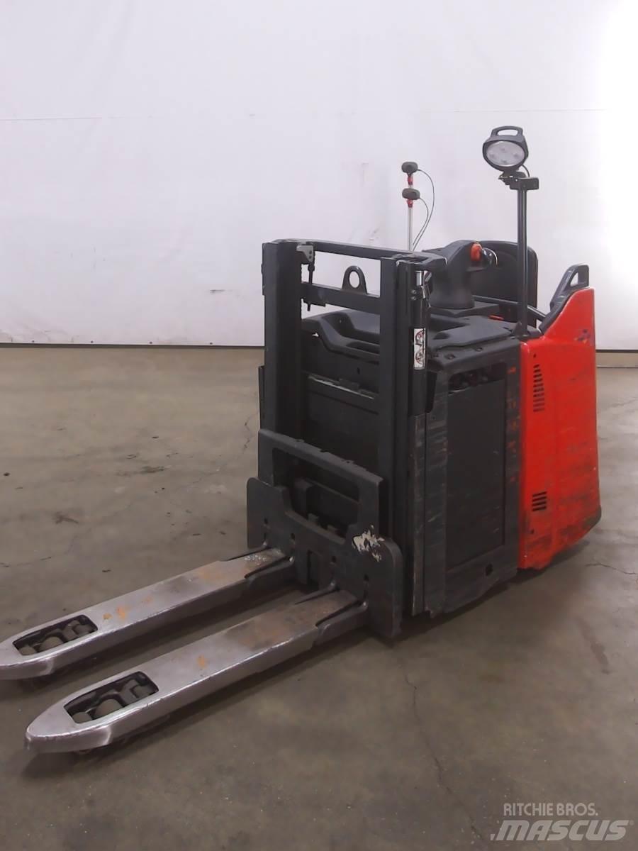 Linde D12HPSP Παλετοφόρα πεζού χειριστή με ιστό