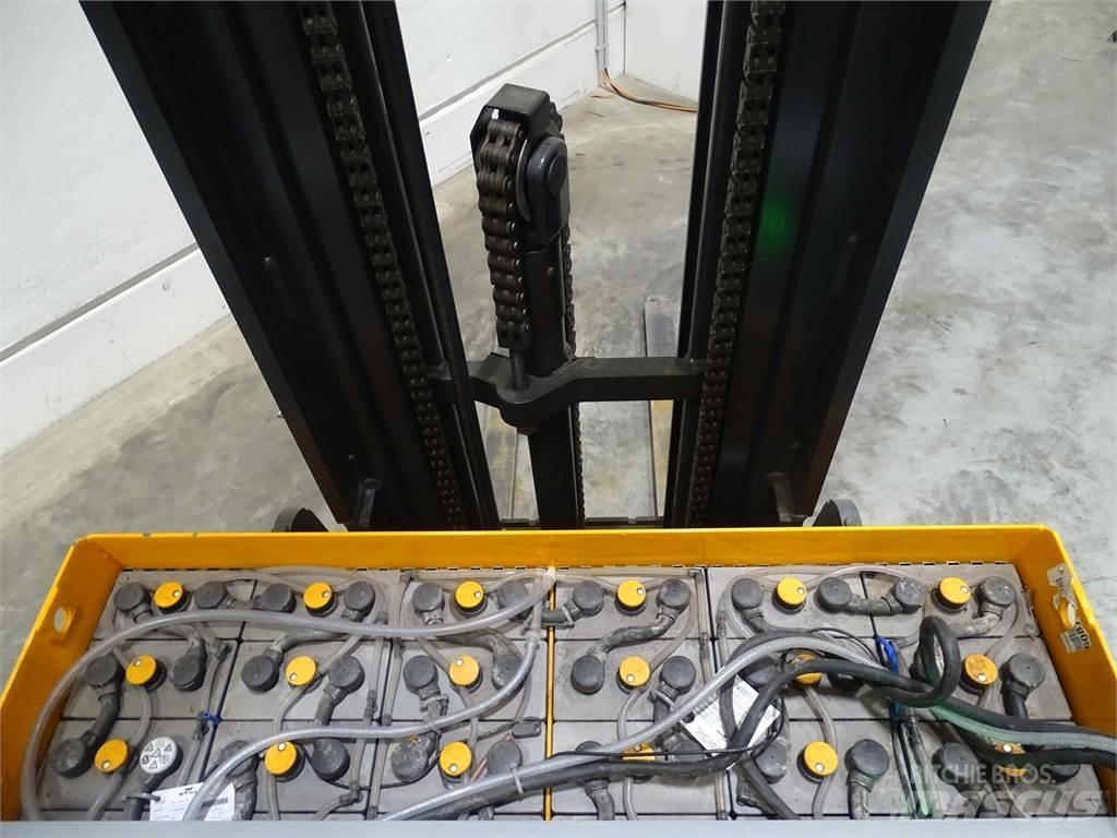 Still FM-X17 Ανυψωτικά στενών δρόμων