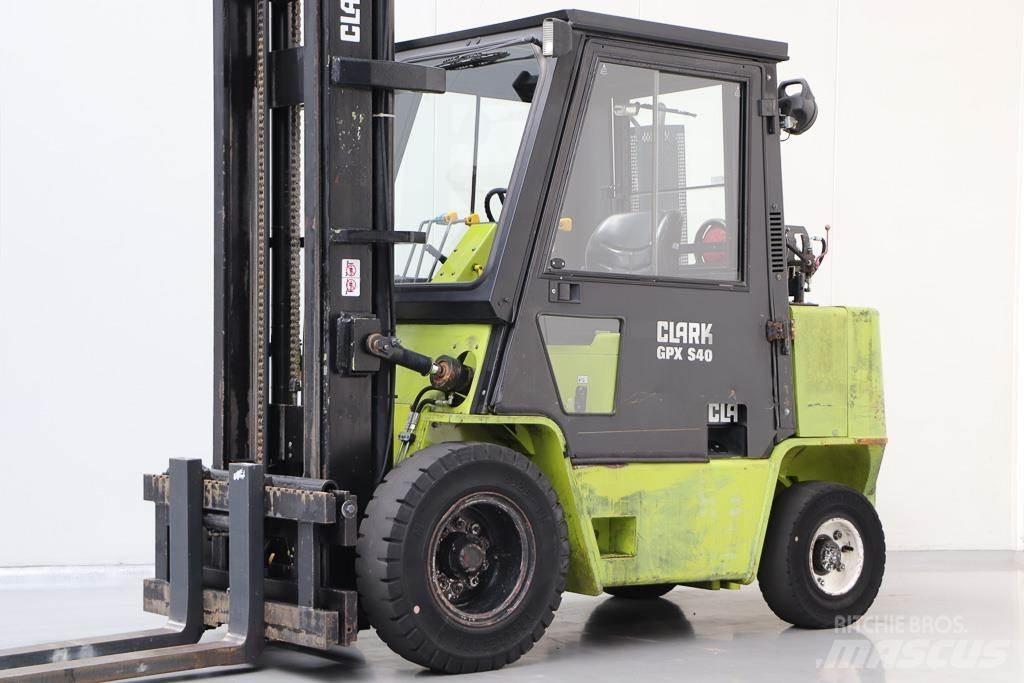 Clark GPX 40 Περονοφόρα ανυψωτικά κλαρκ με φυσικό αέριο LPG
